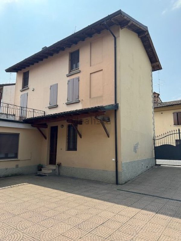 appartamento in vendita a Verolanuova in zona Cadignano