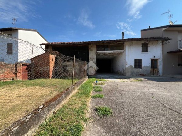 casa indipendente in vendita a Verolanuova in zona Cadignano