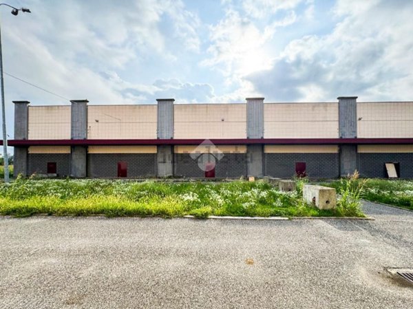 capannone in vendita a Verolanuova in zona Cadignano