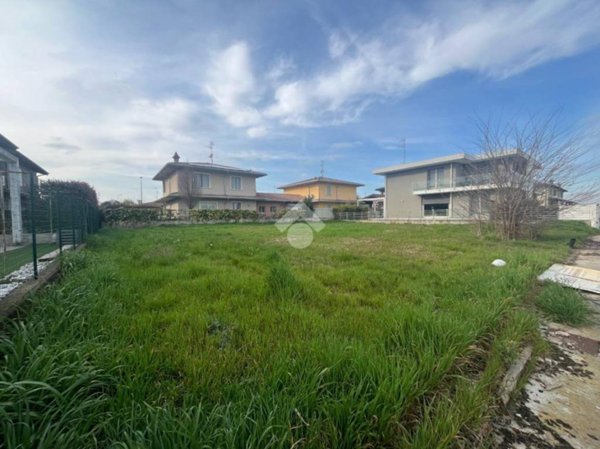 terreno edificabile in vendita a Verolanuova