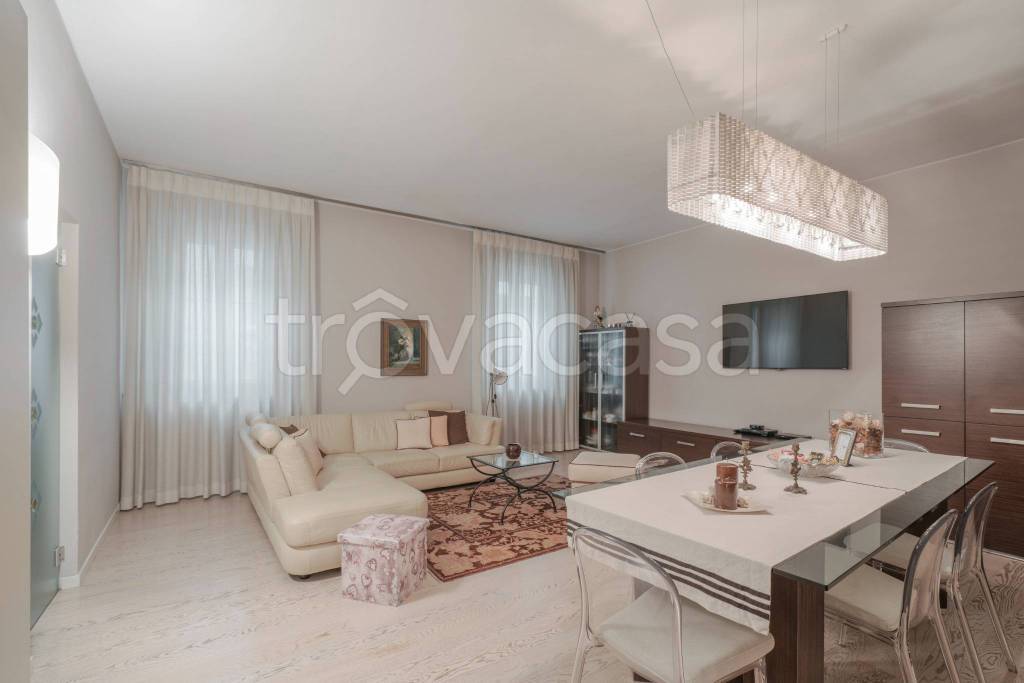 casa indipendente in vendita a Verolanuova