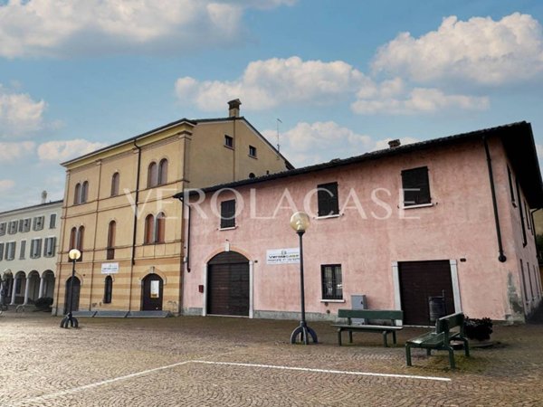intera palazzina in vendita a Verolanuova