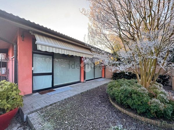 locale commerciale in vendita a Verolanuova