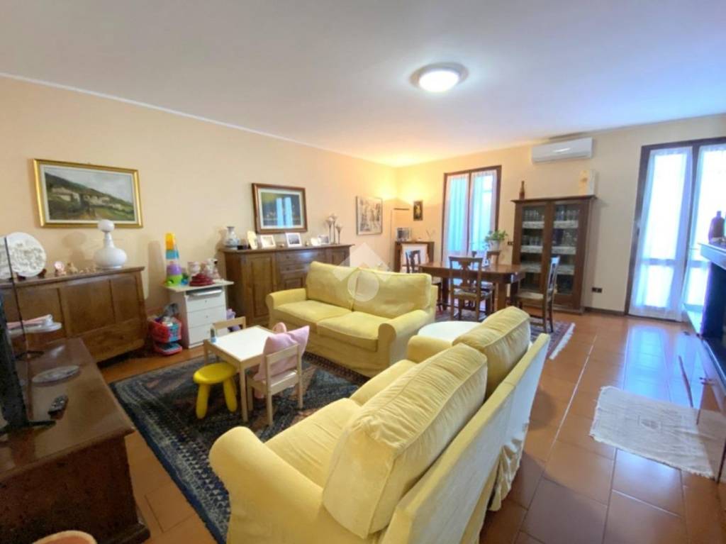 casa indipendente in vendita a Verolanuova