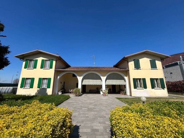 casa indipendente in vendita a Verolanuova