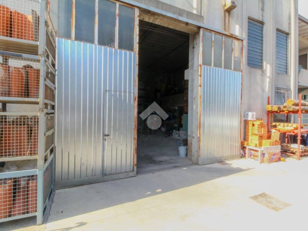 locale commerciale in vendita a Verolanuova