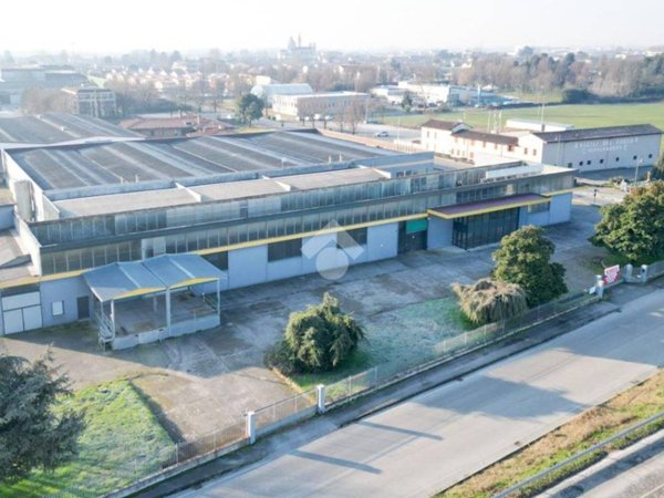 locale commerciale in vendita a Verolanuova