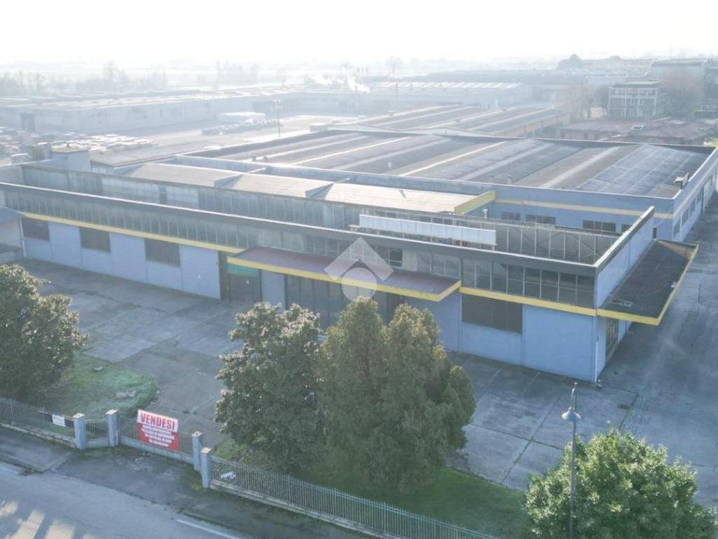 locale commerciale in vendita a Verolanuova in zona Breda Libera