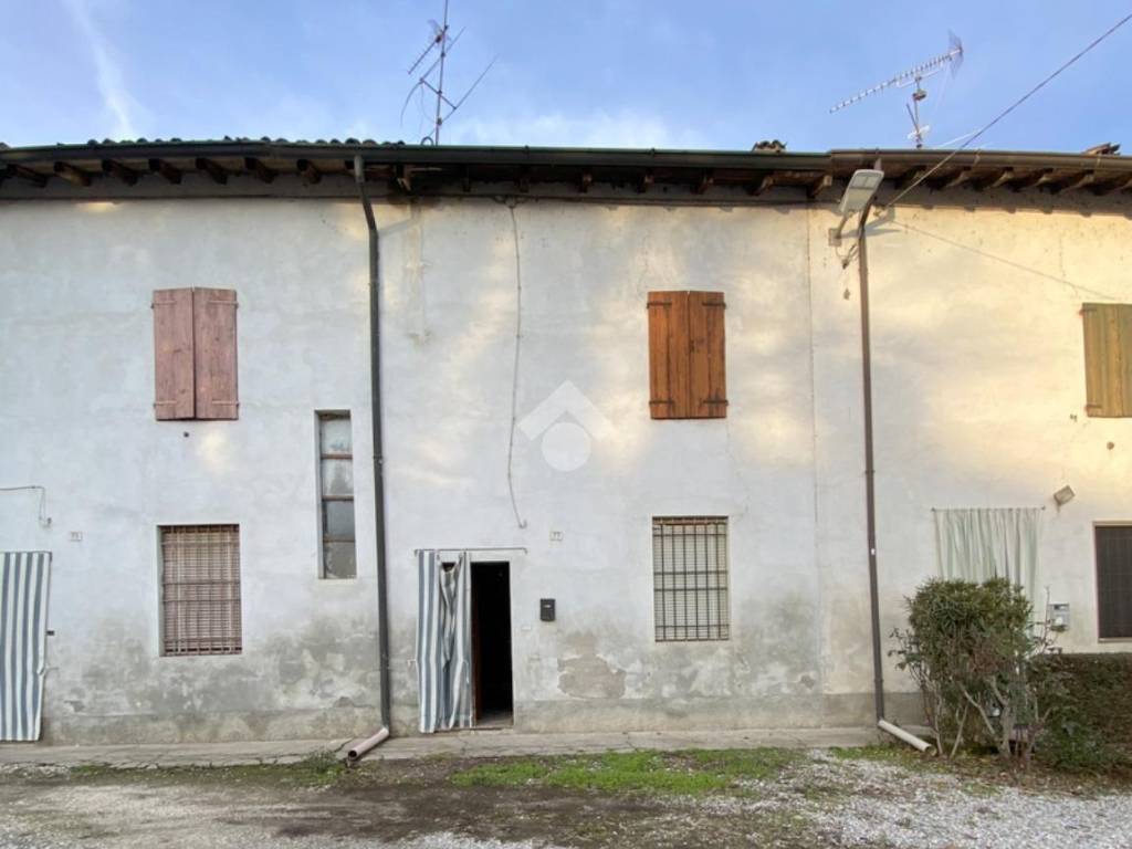 casa indipendente in vendita a Verolavecchia in zona Monticelli d'Oglio