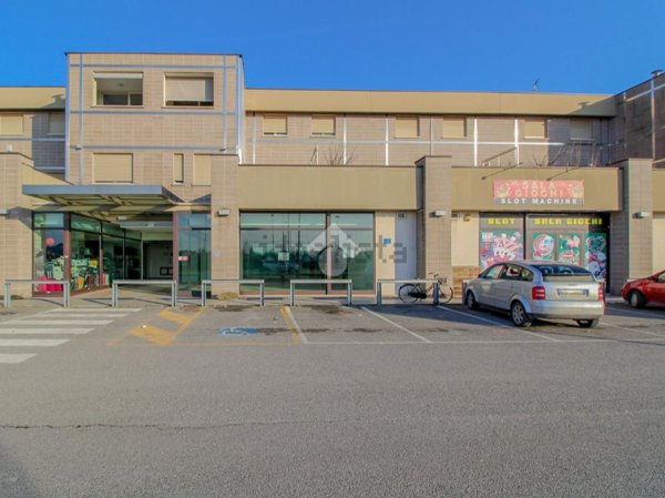 locale commerciale in vendita a Verolavecchia