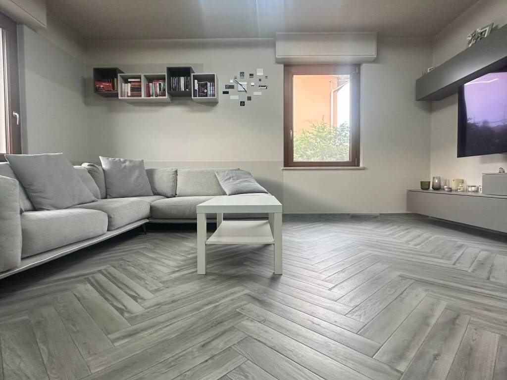 casa indipendente in vendita a Verolavecchia