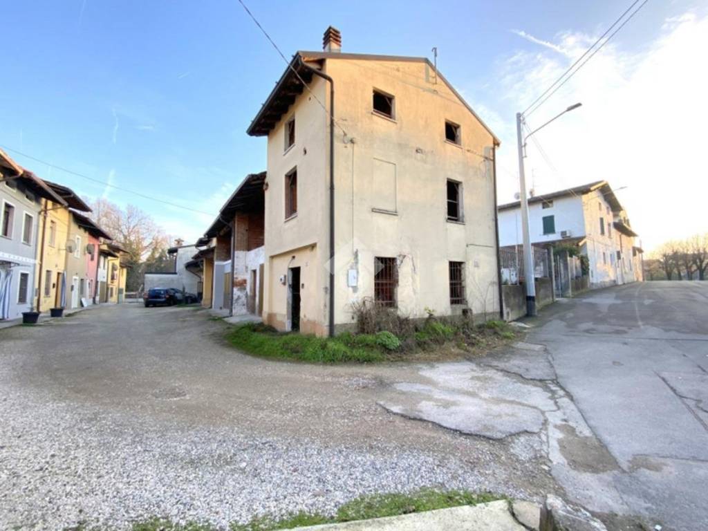casa indipendente in vendita a Verolavecchia