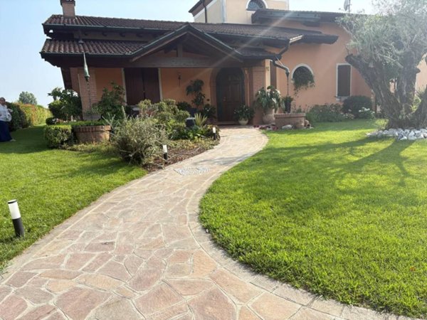 casa indipendente in vendita a Verolavecchia