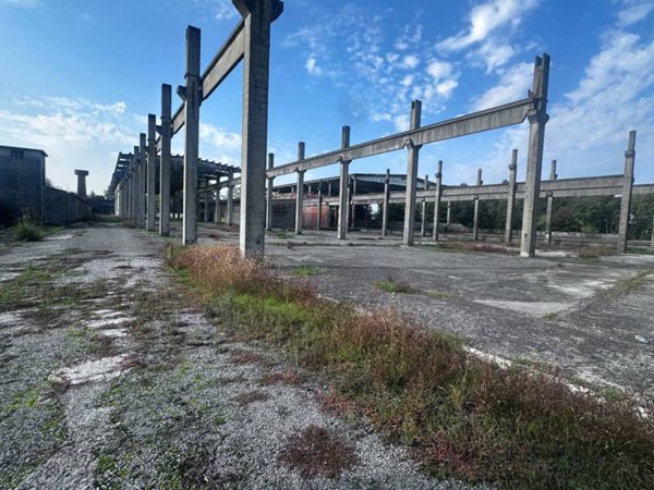 locale commerciale in vendita a Verolavecchia