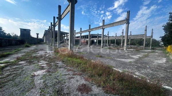 locale commerciale in vendita a Verolavecchia