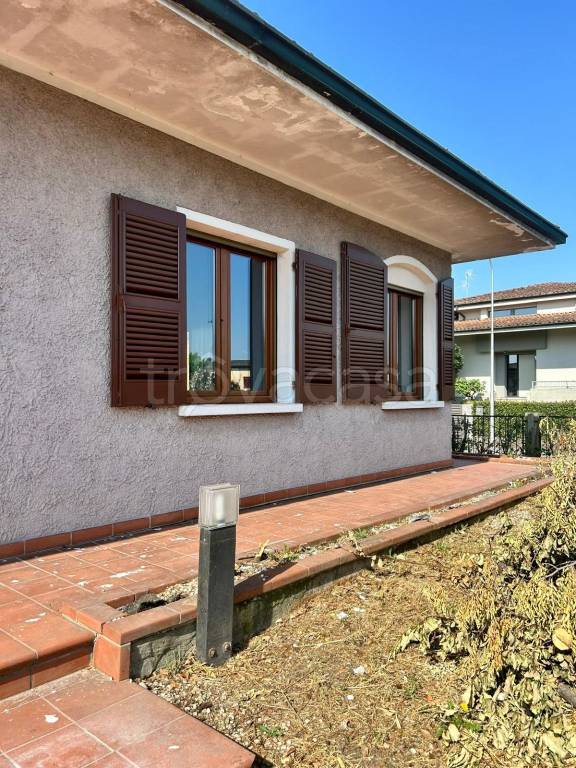 casa indipendente in vendita a Verolavecchia