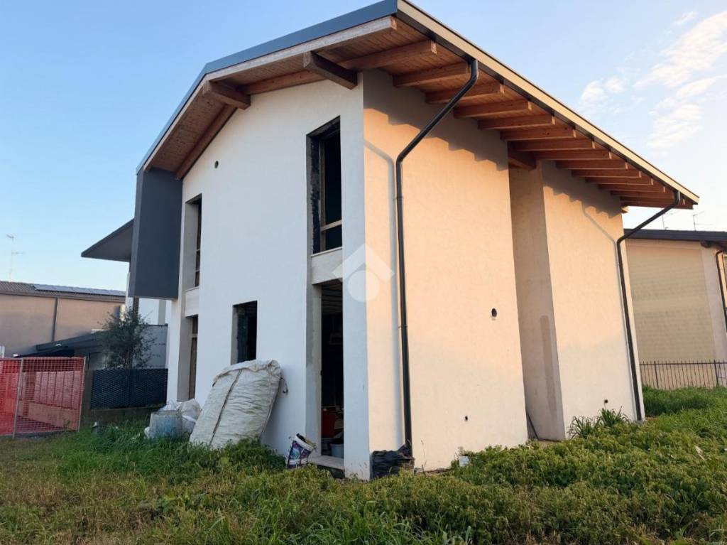casa indipendente in vendita a Verolavecchia