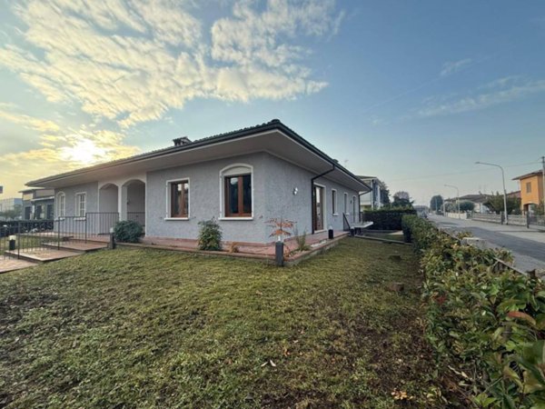 casa indipendente in vendita a Verolavecchia