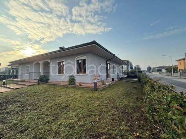 casa indipendente in vendita a Verolavecchia