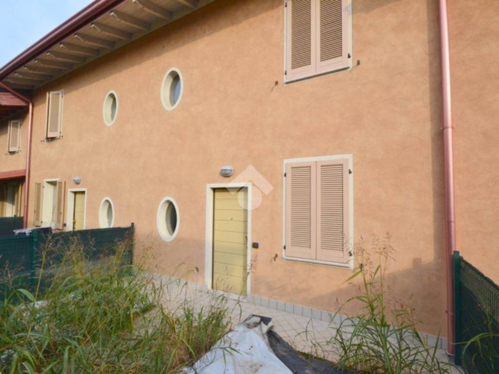 casa indipendente in vendita a Verolavecchia