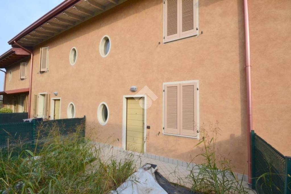 casa indipendente in vendita a Verolavecchia
