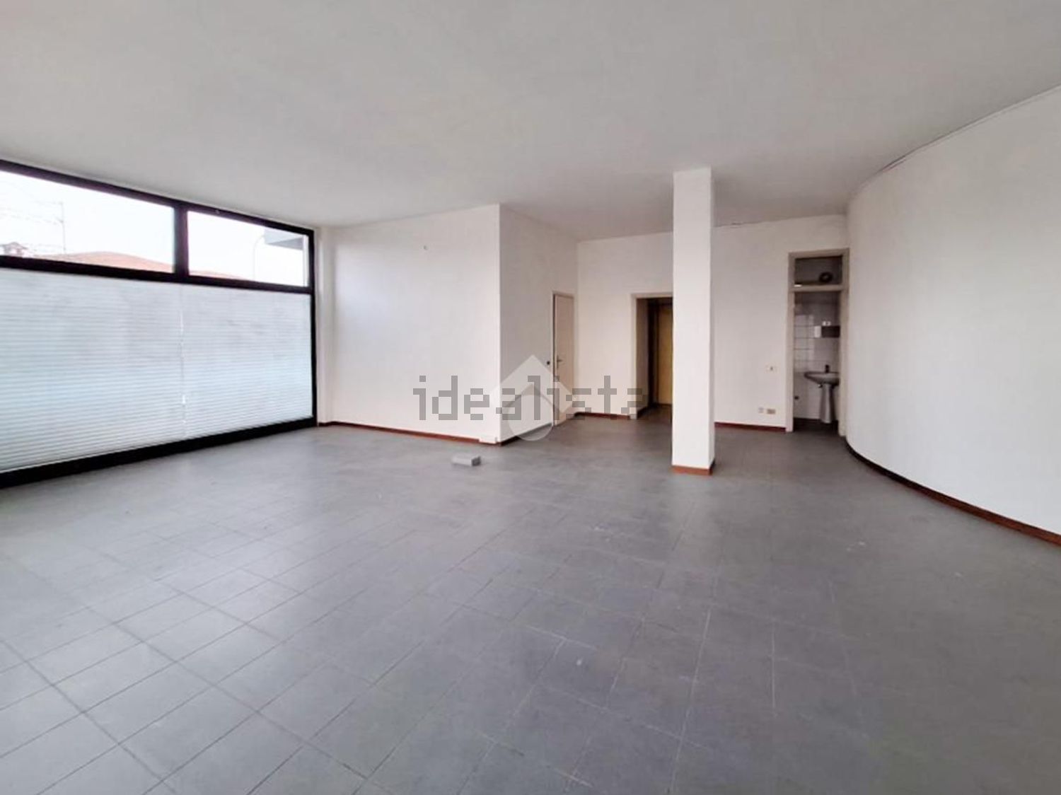 locale commerciale in vendita a Verolavecchia