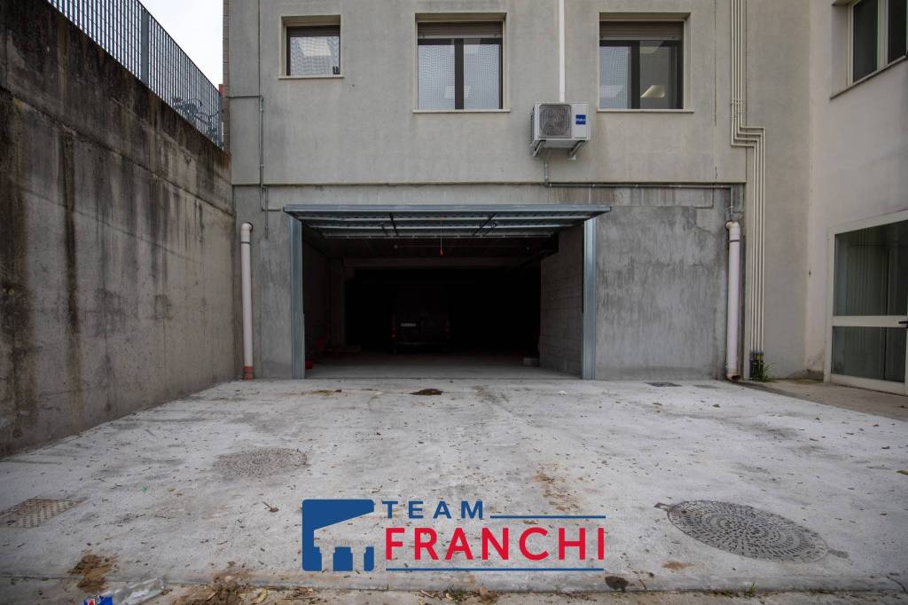 locale commerciale in vendita a Verolavecchia