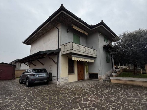 casa indipendente in vendita a Verolavecchia