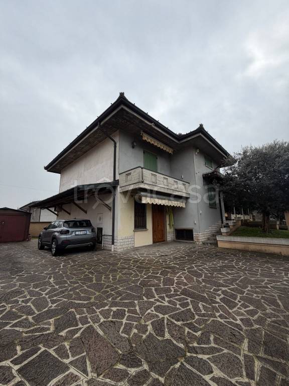 casa indipendente in vendita a Verolavecchia