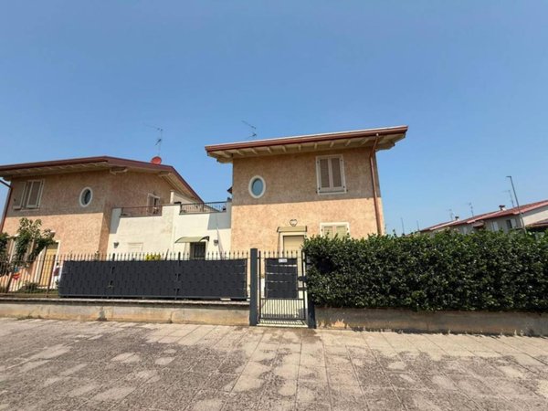 casa indipendente in vendita a Verolavecchia