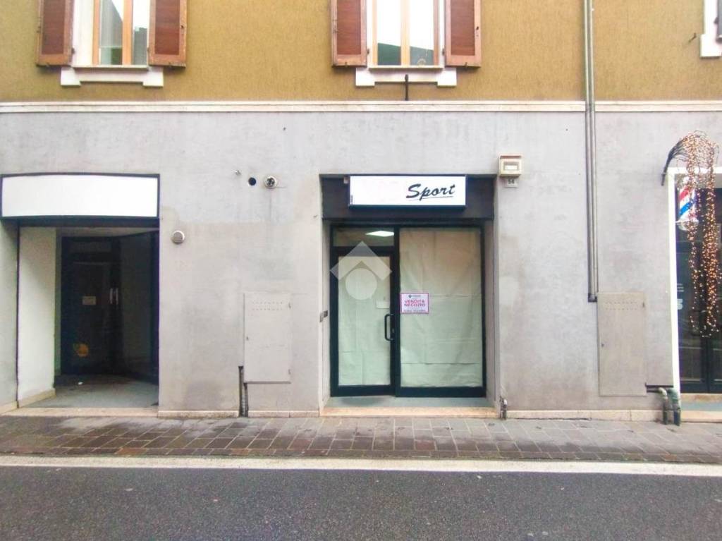 negozio in vendita a Vestone in zona Nozza