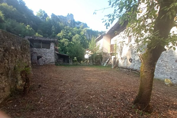 casale in vendita a Vestone in zona Nozza