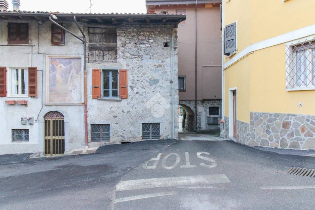 casa indipendente in vendita a Vestone in zona Nozza