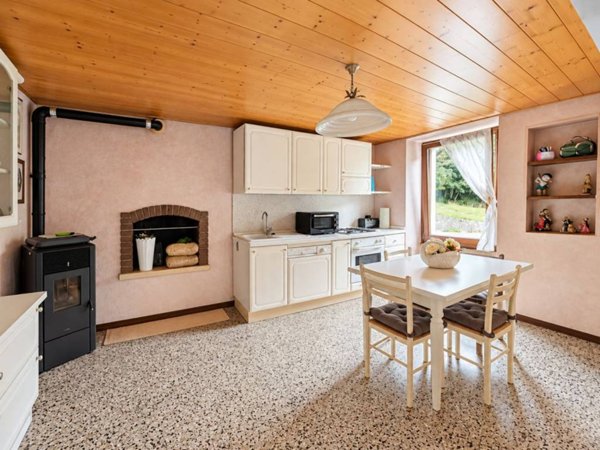 casa indipendente in vendita a Vestone in zona Nozza