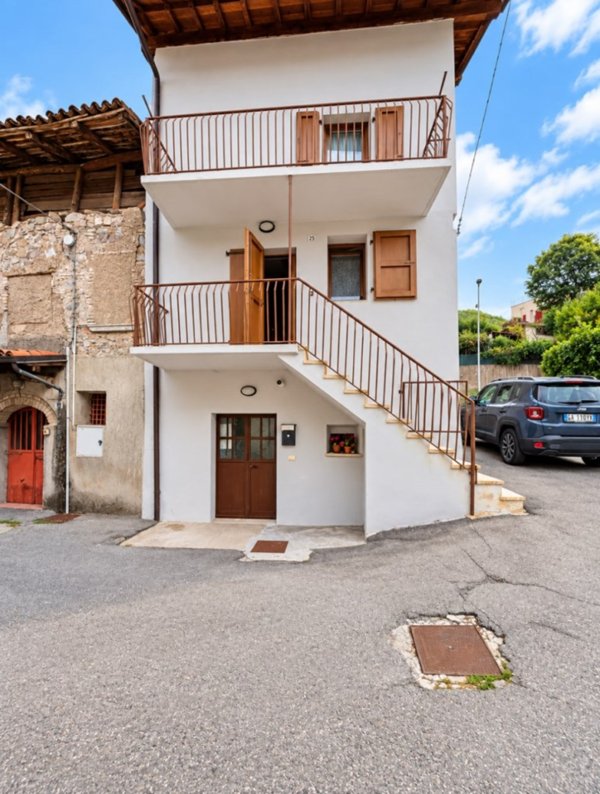 casa indipendente in vendita a Vestone in zona Nozza