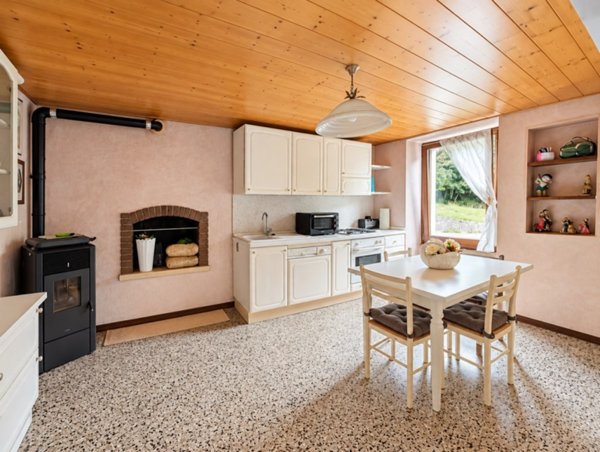 casa indipendente in vendita a Vestone in zona Nozza