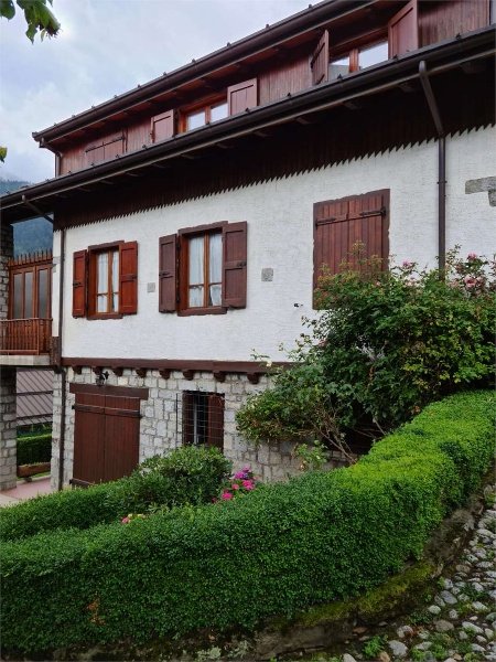 casa indipendente in vendita a Vezza d'Oglio