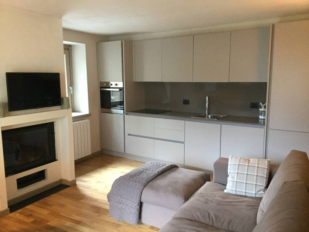 casa indipendente in vendita a Vezza d'Oglio in zona Grano