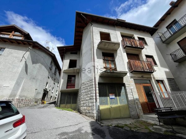 casa semindipendente in vendita a Vezza d'Oglio in zona Tù