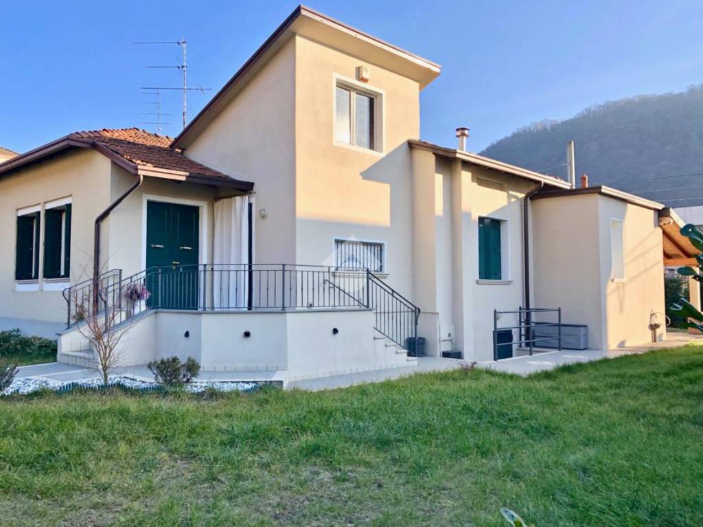 casa indipendente in vendita a Villa Carcina in zona Villa