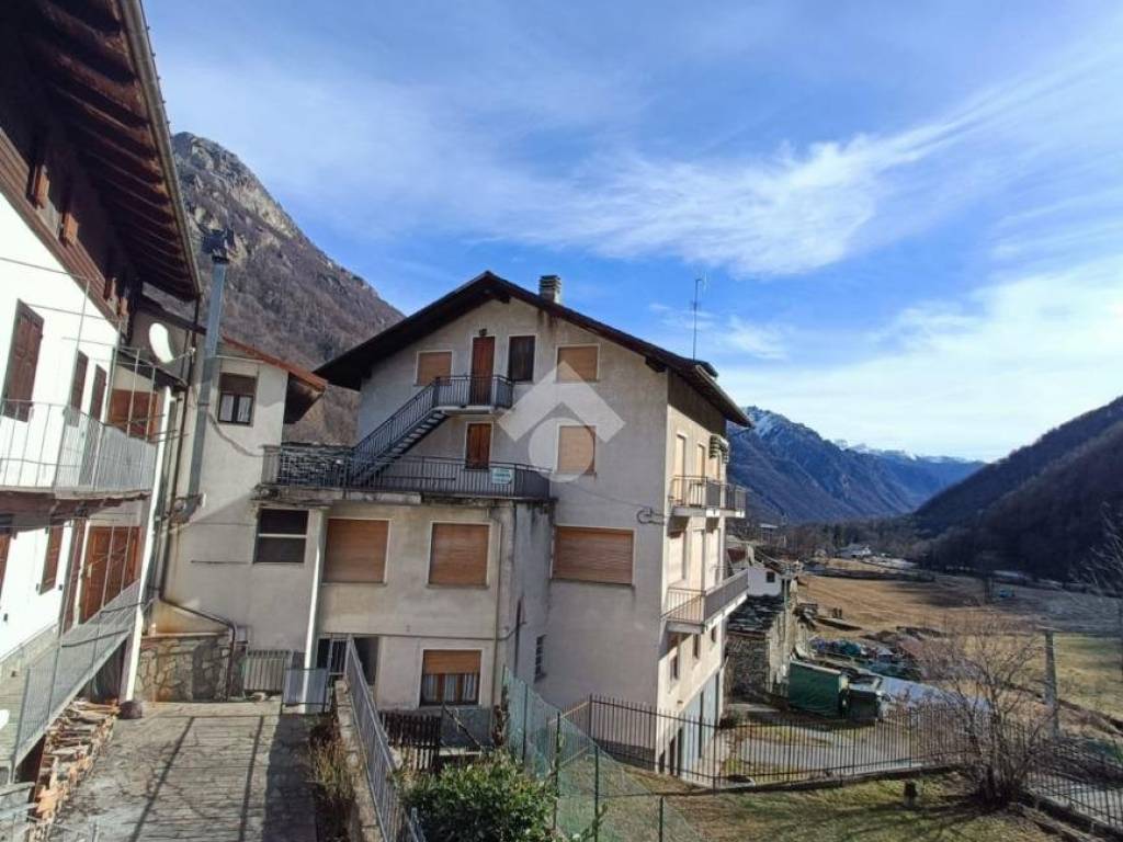 appartamento in vendita a Chialamberto in zona Breno