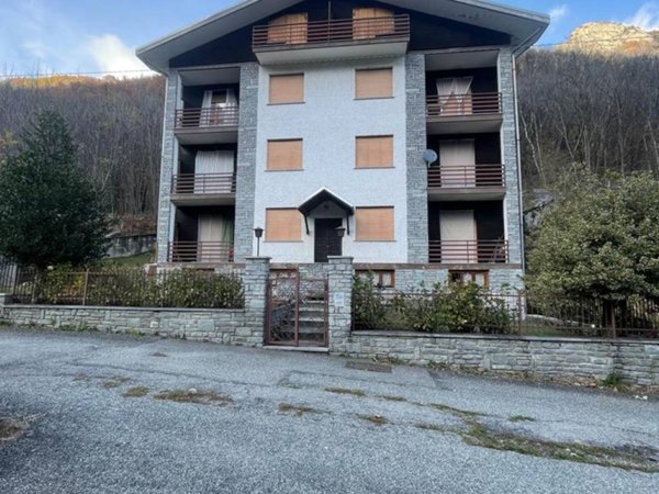 intera palazzina in vendita a Chialamberto in zona Breno