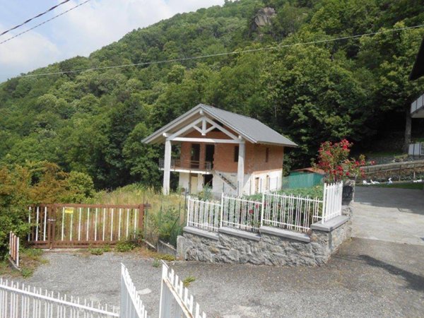 casa indipendente in vendita a Chialamberto