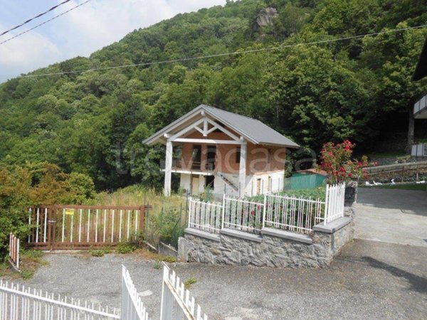 casa indipendente in vendita a Chialamberto