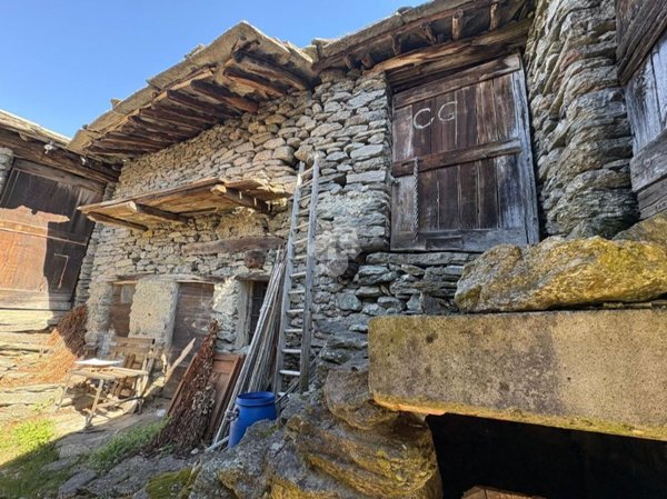 casale in vendita a Chialamberto