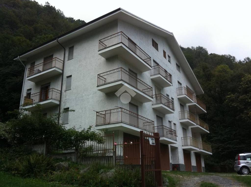 appartamento in vendita a Chialamberto in zona Breno