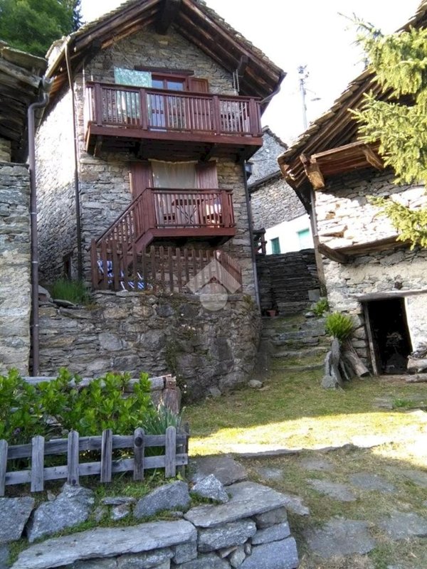 casa semindipendente in vendita a Chialamberto in zona Breno