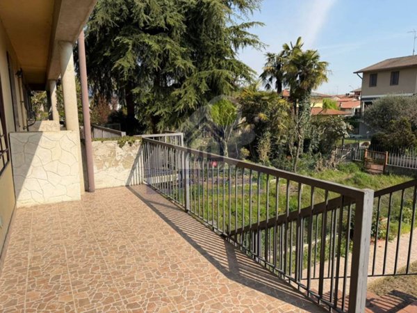 casa indipendente in vendita a Villachiara