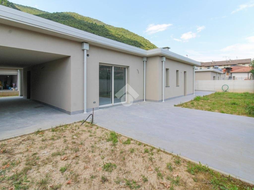casa indipendente in vendita a Villanuova sul Clisi