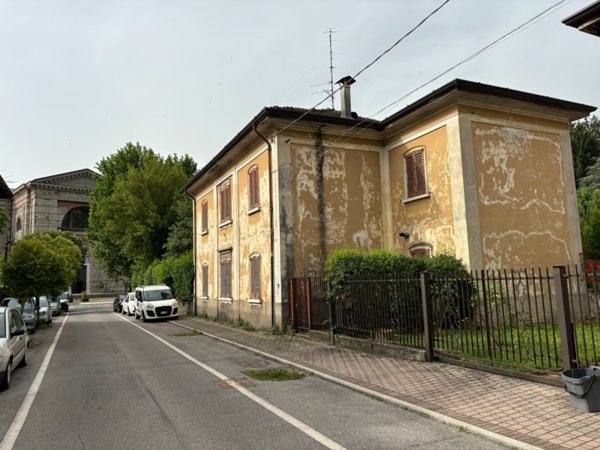 negozio in vendita a Villanuova sul Clisi